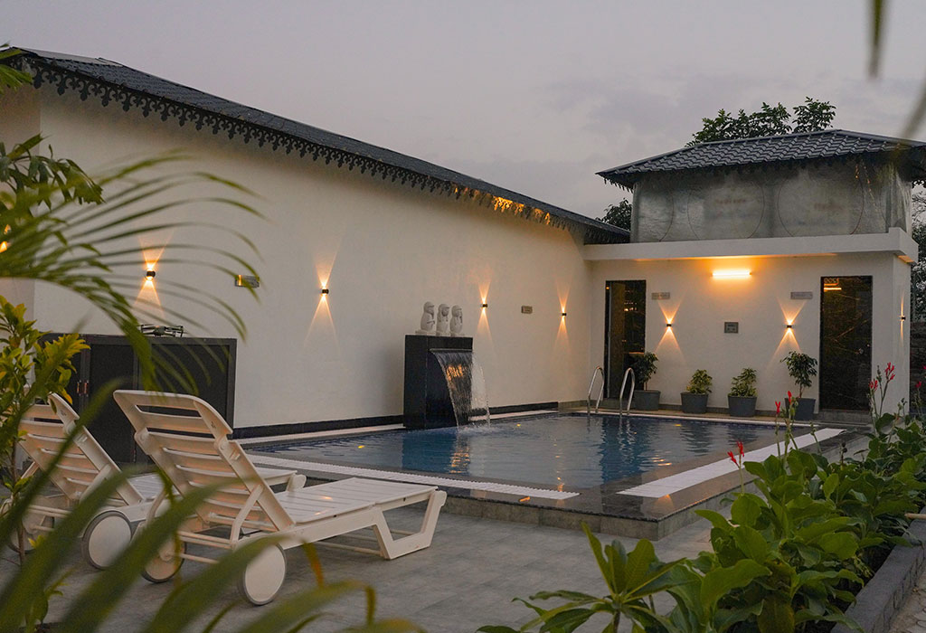 A Private Pool and Garden That Owns the Scene